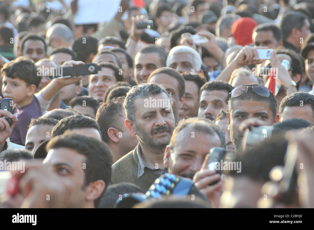 Il Venerdì di accusa e lo spurgo di una massiccia protesta in Tahrir Sq per protestare contro il ritmo lento del cambiamento dopo la rivoluzione. Foto Stock