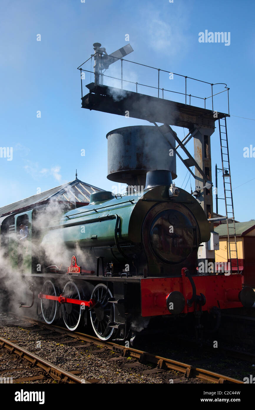 1940s Sapper austerità 0-6-0  bellica locomotiva a vapore sulla East Lancashire Railway. Le bavature Country Park, Bury, Regno Unito Foto Stock