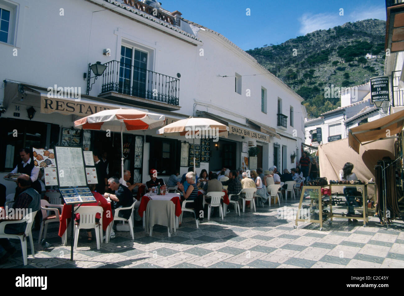 Mijas Andalusia Spagna town square caffetterie negozi Foto Stock