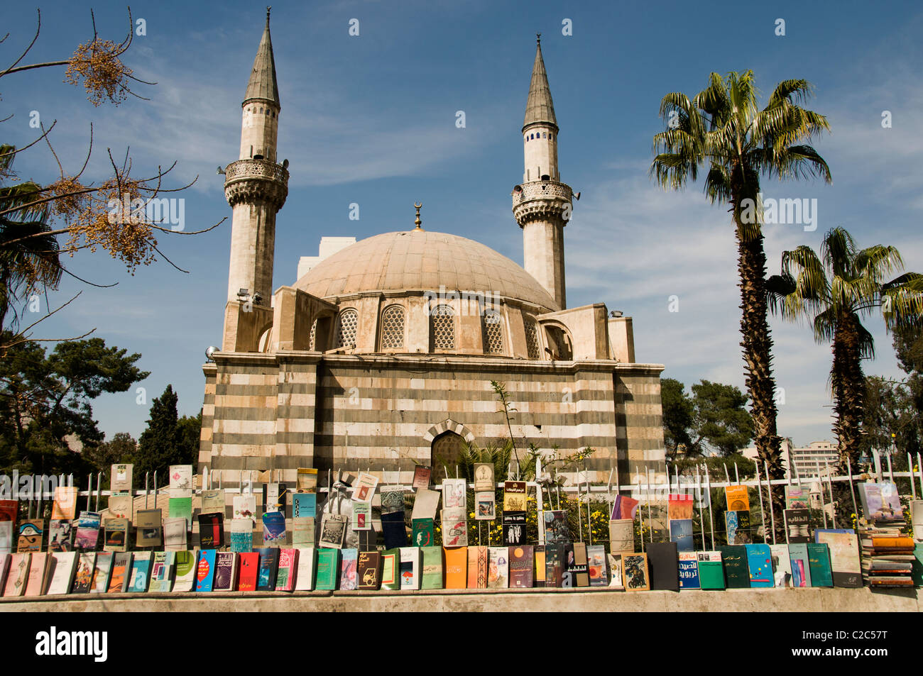 Street bookshop Takiyya come Suleimaniyya un turco Moschea di stile Damasco Town City Siria Syrian Foto Stock
