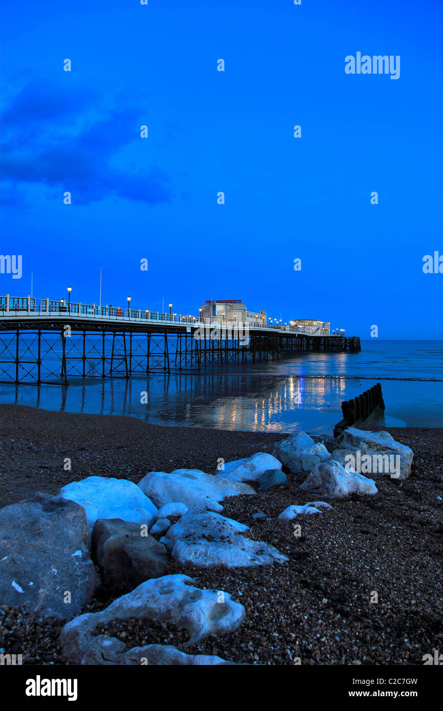 Worthing padiglione Vittoriano Pier di notte Sussex England Foto Stock