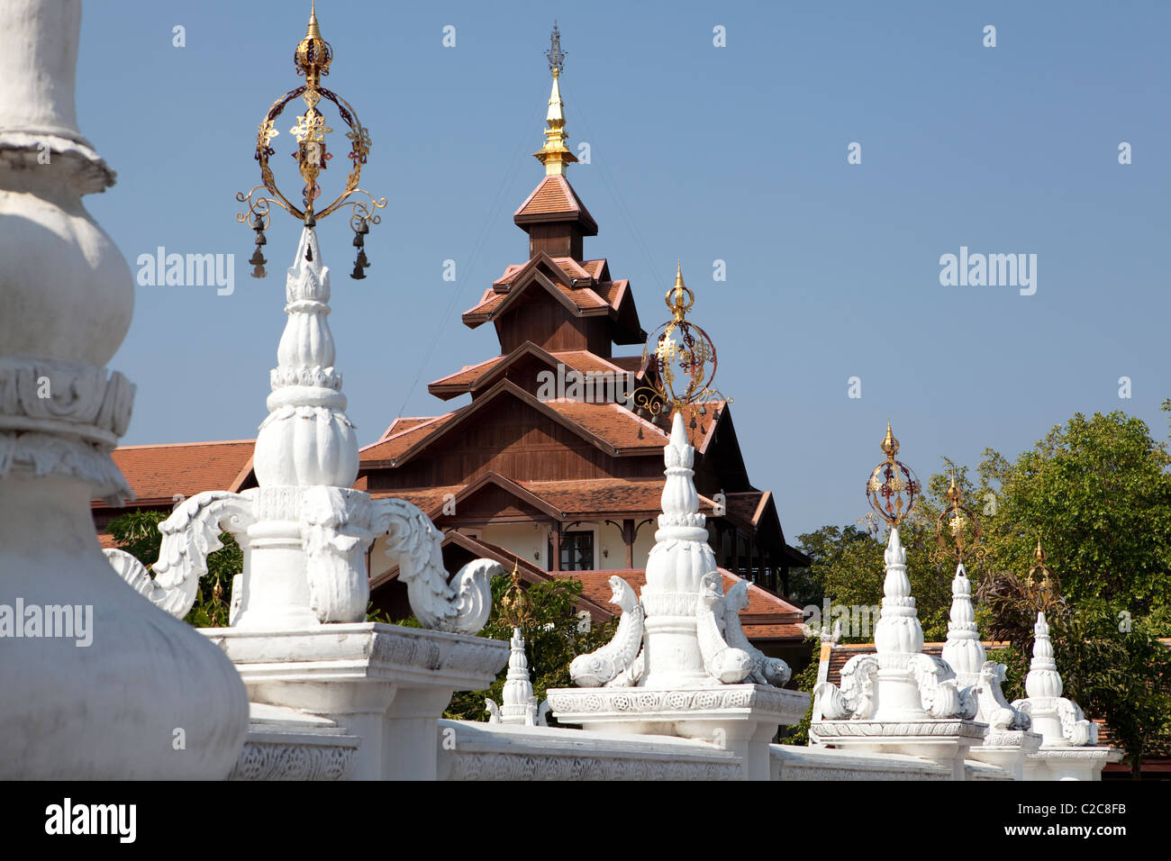 Dhara Dhevi Mandarin Oriental Hotels come decorazione e Lanna stile birmano tempio, Chiang Mai, Thailandia Foto Stock