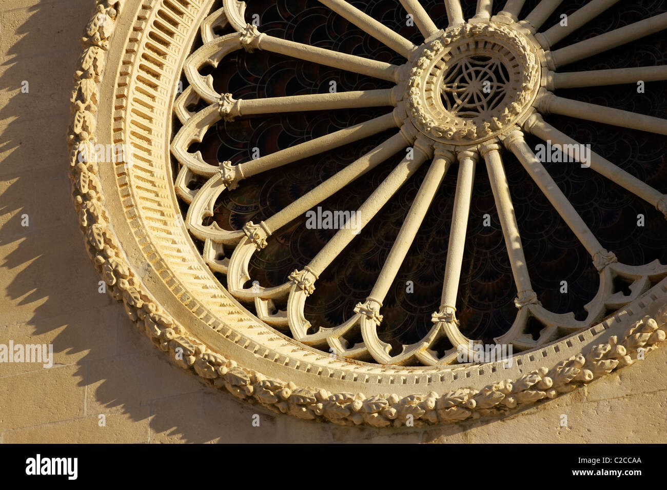 Parte anteriore rosseta dettaglio da St. James Cathedral un Sito Patrimonio Mondiale dell'UNESCO in Sibenik, Croazia Foto Stock