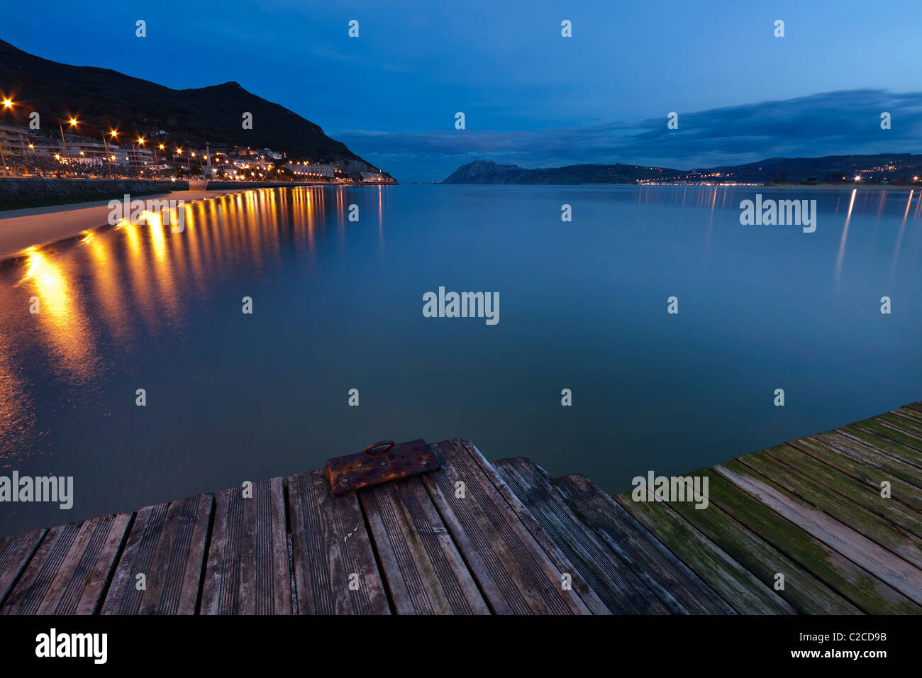 Baia di Santoña al crepuscolo (Spagna del Nord) Foto Stock