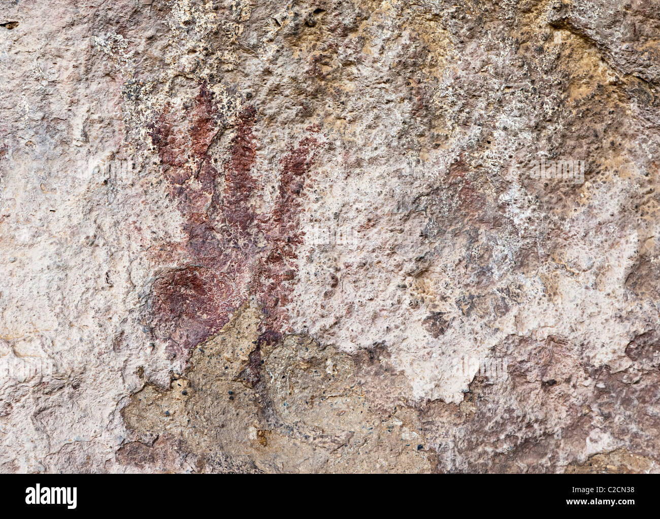Roccia preistorica arte di impronta mano a Cuevas Amarillas rock shelter Big Bend Ranch State Park Texas USA Foto Stock