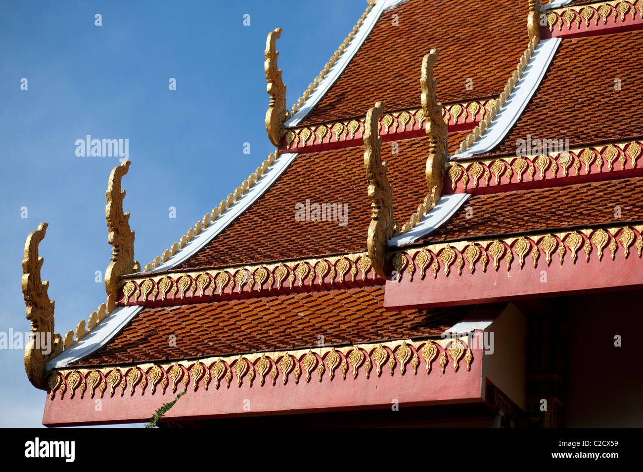 Decorazione di gronda Thailandia tempio, Lampang Thailandia Foto Stock