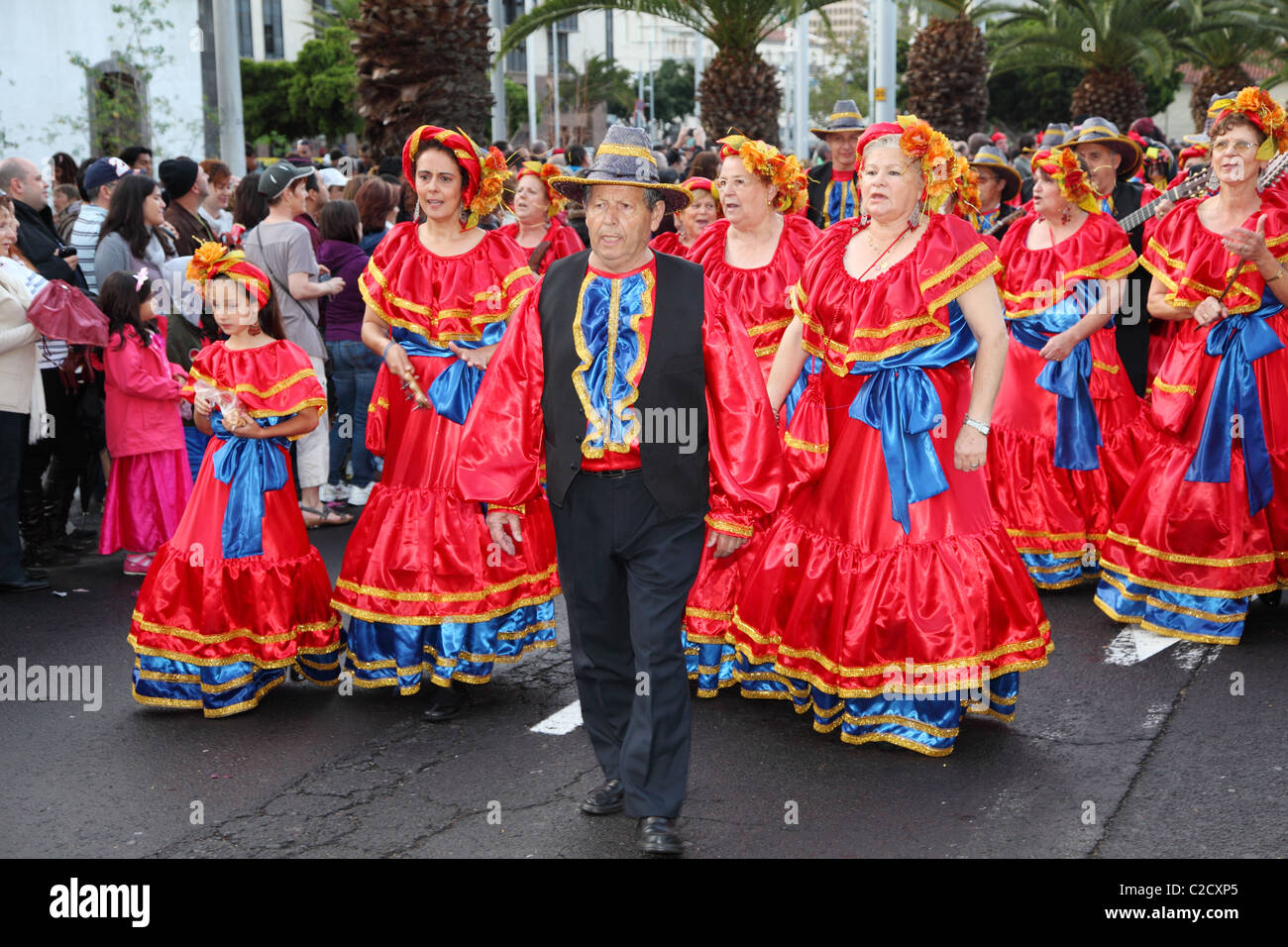 Santa Cruz de Tenerife Carnevale 2011: persone che indossano costumi tradizionali. Foto Stock