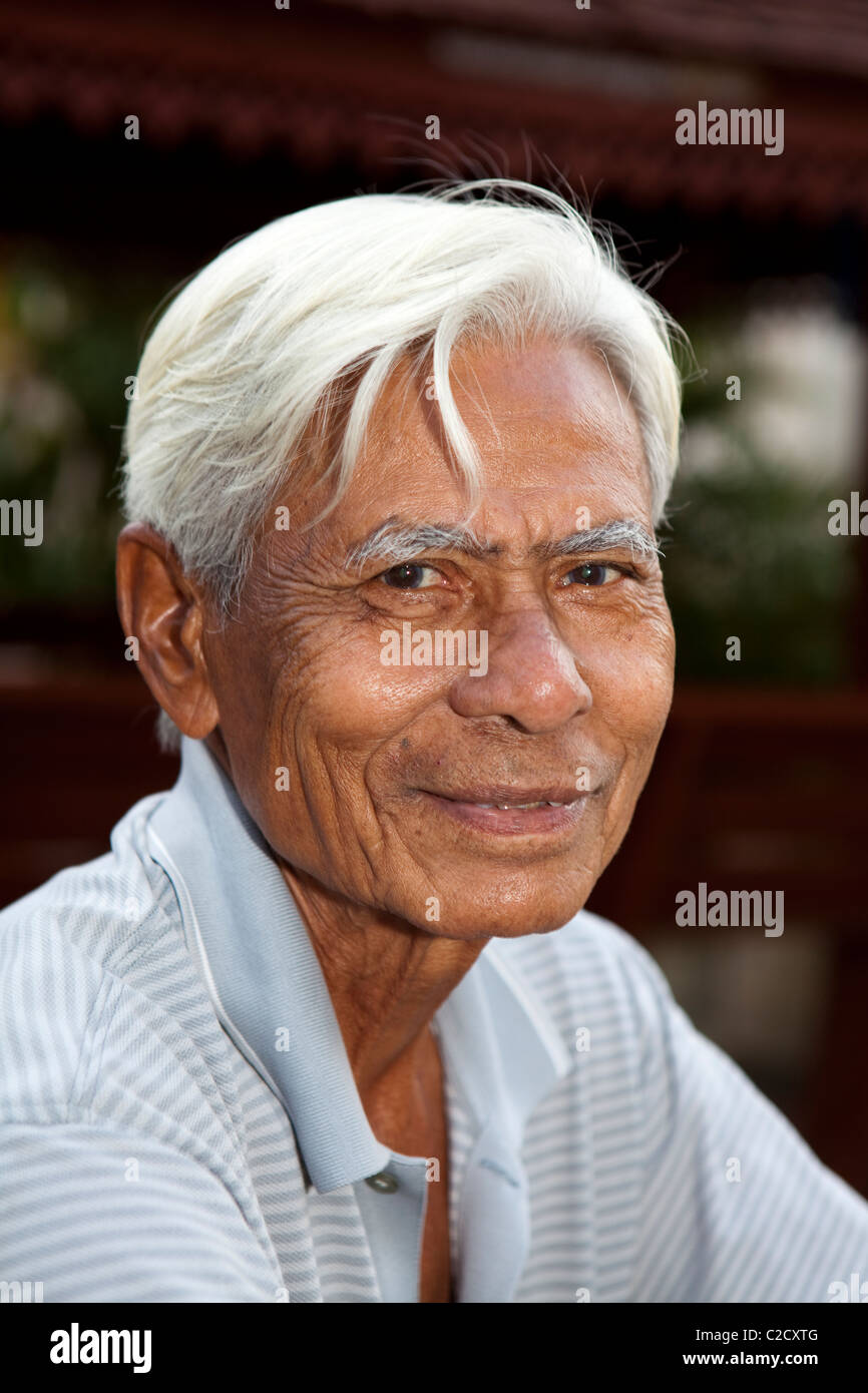 capelli bianchi uomo