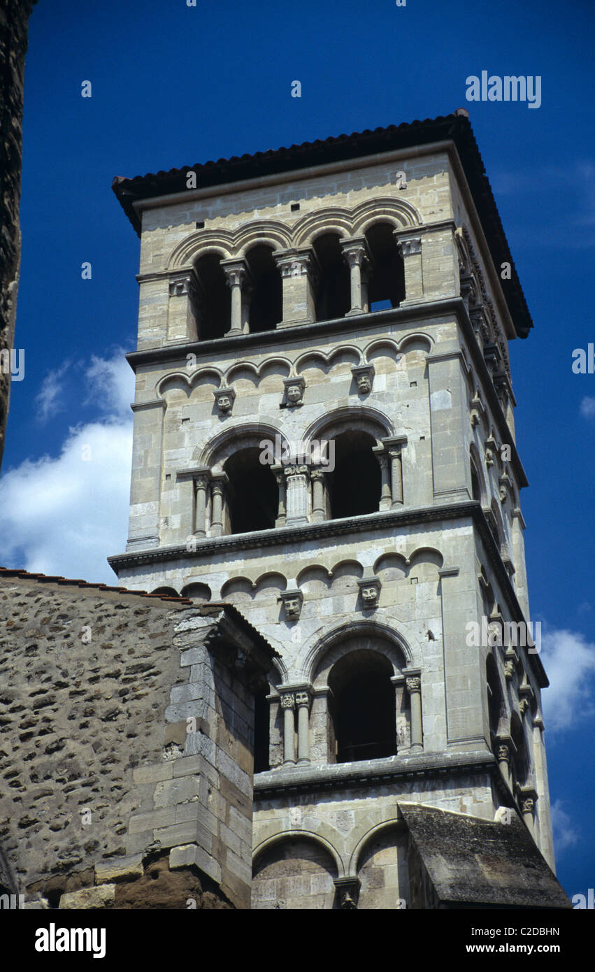 Torre dell'Orologio romanica o Belfry (c12/13) della Chiesa dell'Abbazia di St. André-le-Bas, Vienne, Isère, Francia Foto Stock