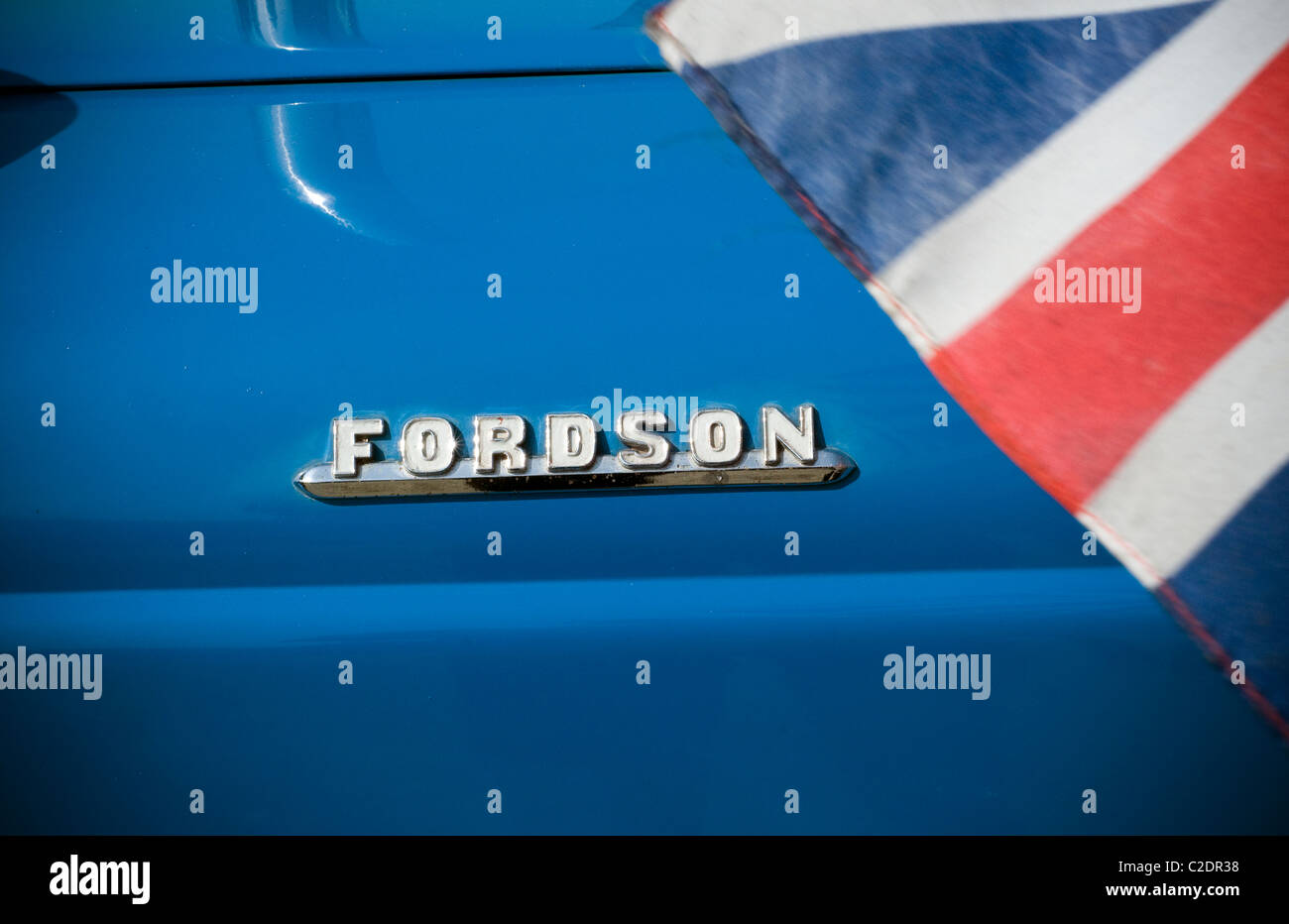Fordson trattore con union jack flag,Fordson era un nome della marca del prodotto di massa general-purpose trattori da Henry Ford Foto Stock