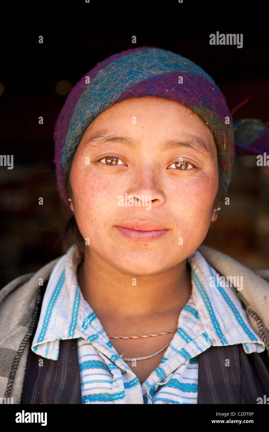 Ritratto di una ragazza nepalese. Langtang, Nepal. Asia Foto Stock
