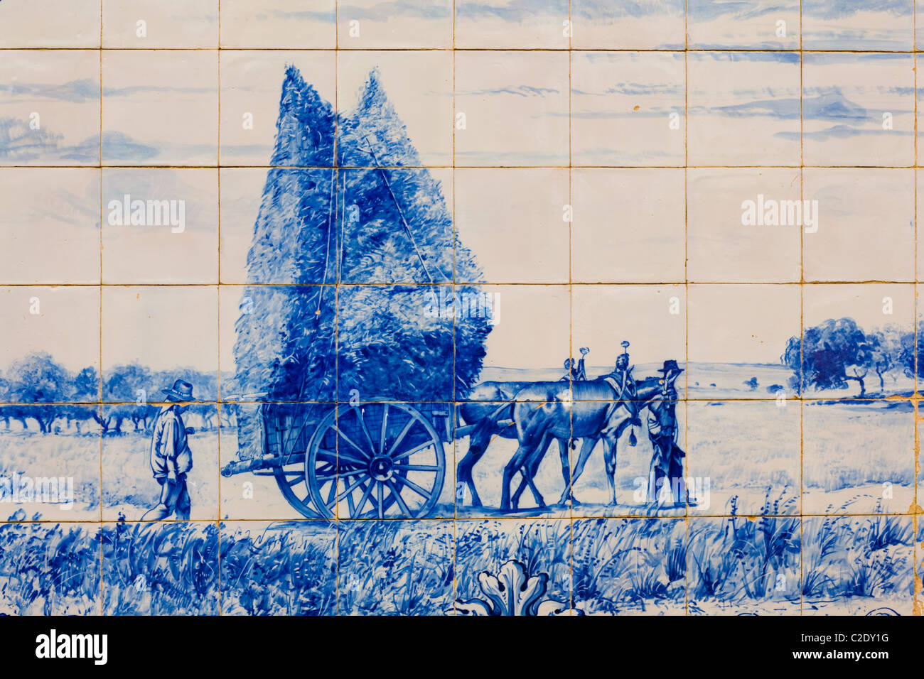 Alentejo agricoltura scena raffigurata in piastrelle (azulejos) al Museo del Marmo, Vila Viçosa, Portogallo Foto Stock