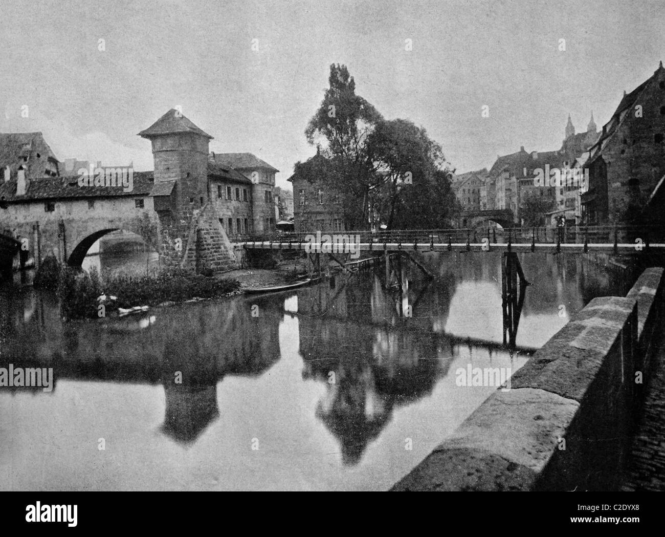 Uno dei primi autotypes del ponte Maxbruecke, Norimberga, Germania, fotografia storica, 1884 Foto Stock