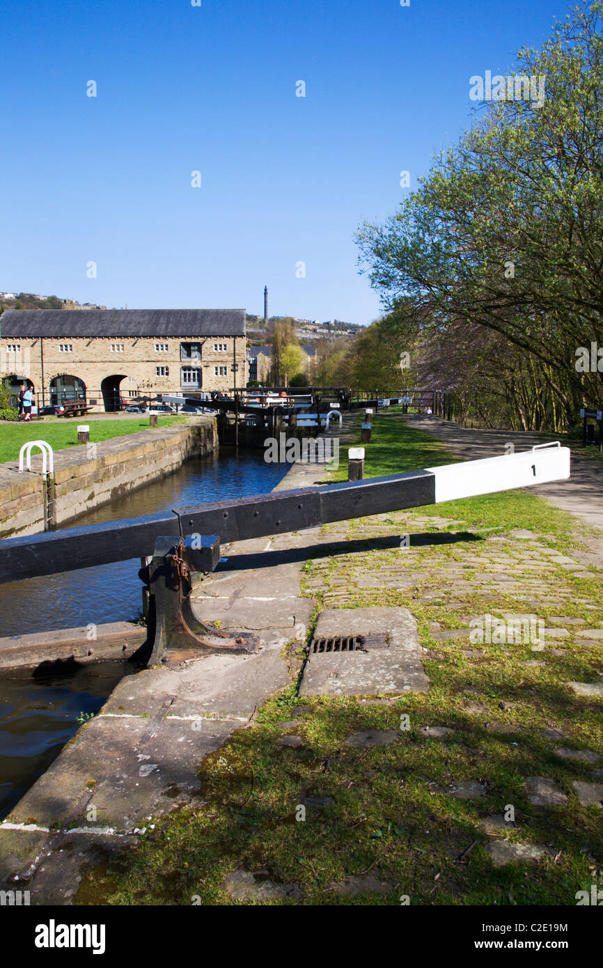 Bloccare n. 1 Rochdale Canal Sowerby Bridge West Yorkshire Inghilterra Foto Stock