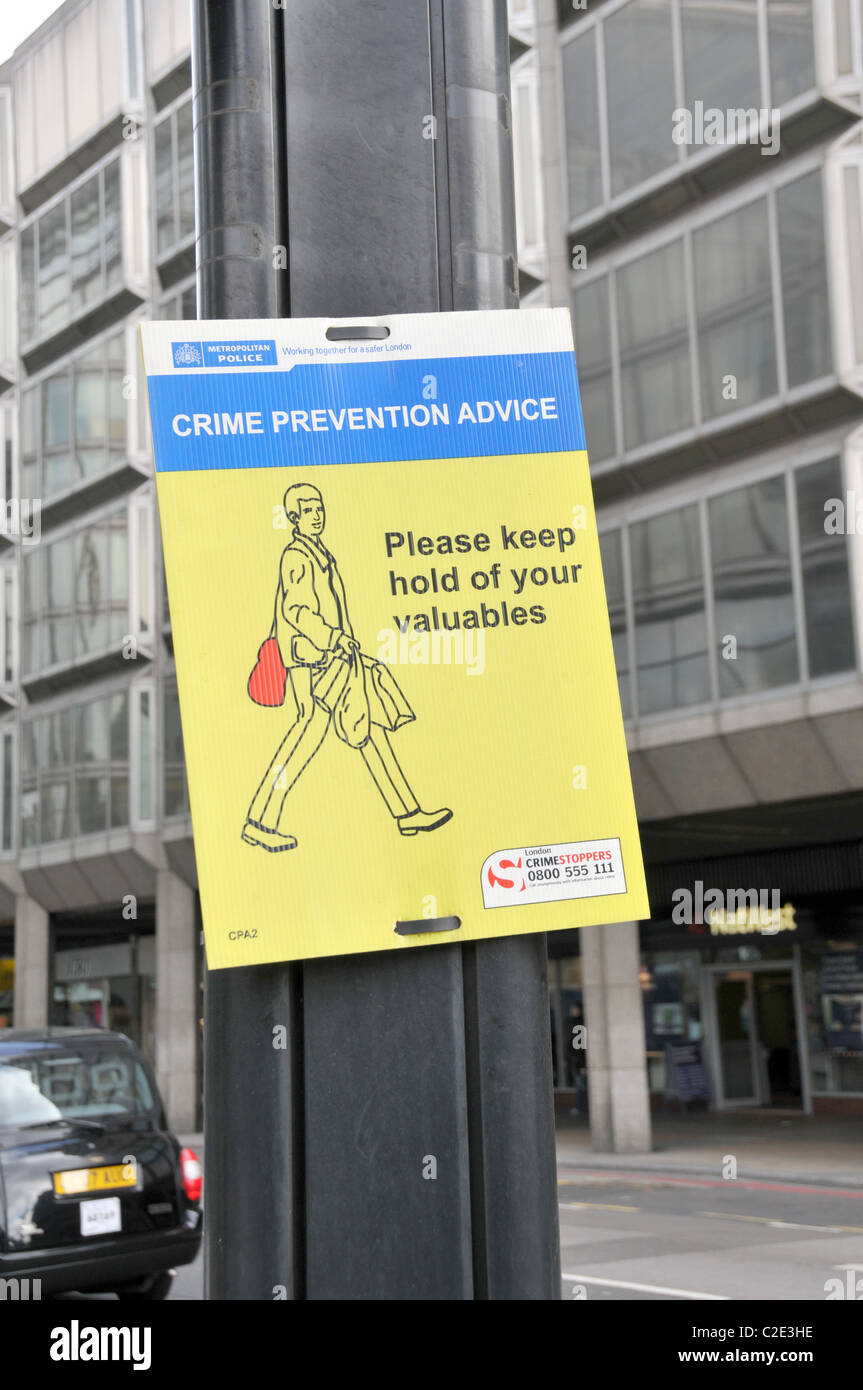 La Metropolitan Police di Londra per la prevenzione della criminalità segno consulenza lampione valori borseggiatori ladri reato Foto Stock