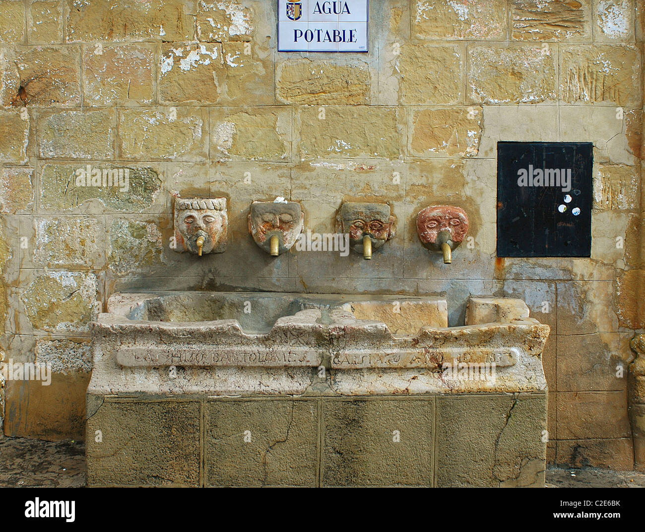 Fontana pubblica, Grazalema. Pueblos Blancos ("città bianca"), la provincia di Cadiz Cadice, Andalusia, Spagna Foto Stock