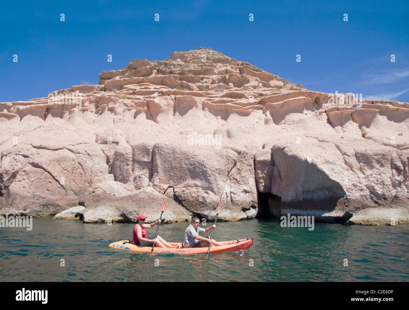 Kayak di mare, Ensenada Grande, Isola di Espiritu Santo, Mare di Cortez, Baja California, Messico. Foto Stock