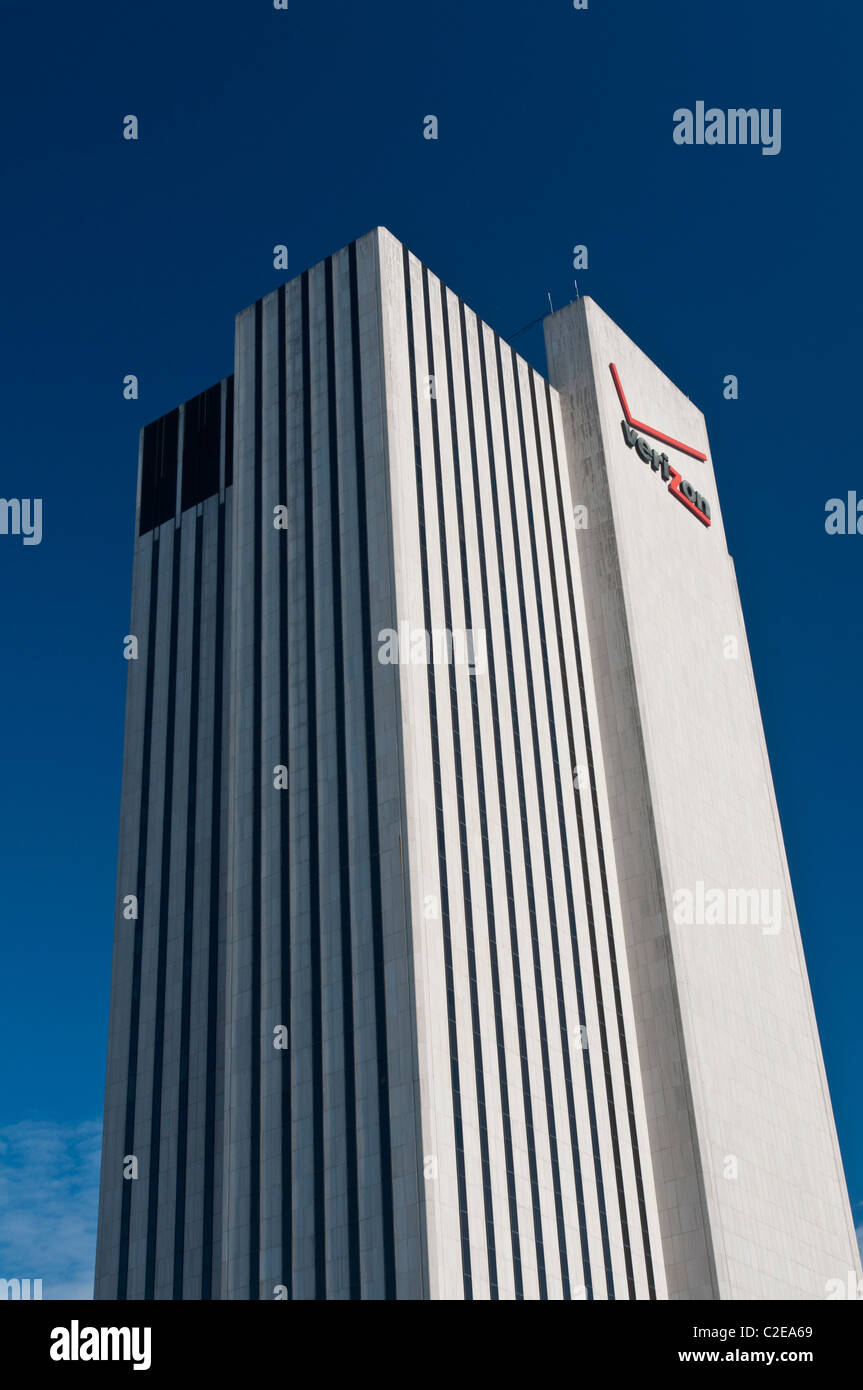Verizon compagnia telefonica edificio, Sud Seaport district, la parte inferiore di Manhattan, cielo blu, sfondo New York City Foto Stock