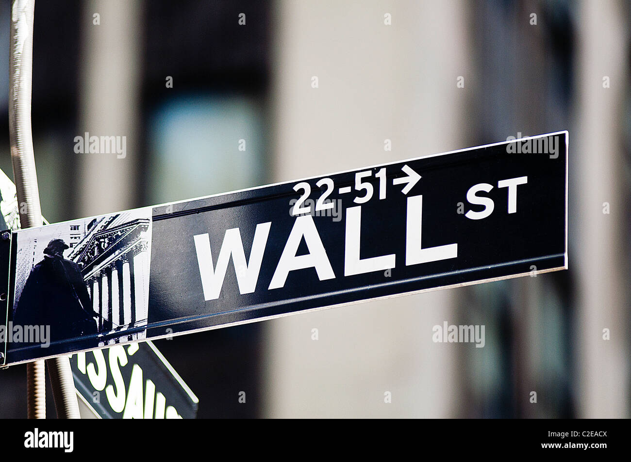 Wall Street road cantare, il quartiere finanziario, la parte inferiore di Manhattan, New York City, Stati Uniti d'America Foto Stock