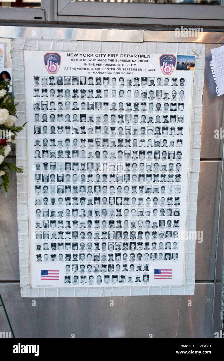 Il punto zero al suolo, Memorial elenco di New York gli agenti dei vigili del fuoco è morto presso il World Trade Centre in Settembre 11 2001 Foto Stock