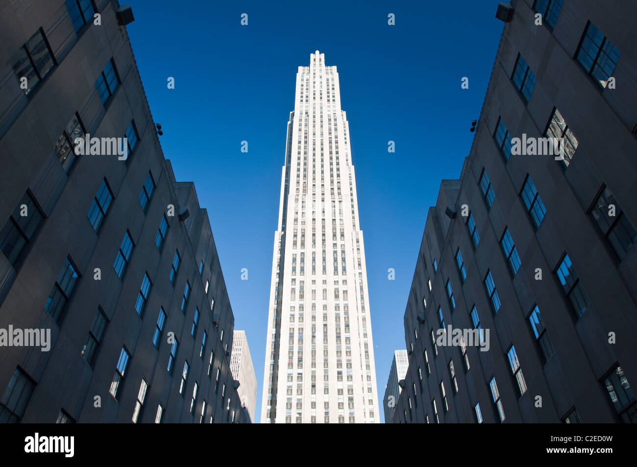 Roccia 30, Rockefeller Center grattacielo, cielo blu sullo sfondo di Manhattan, New York City, Stati Uniti d'America Foto Stock