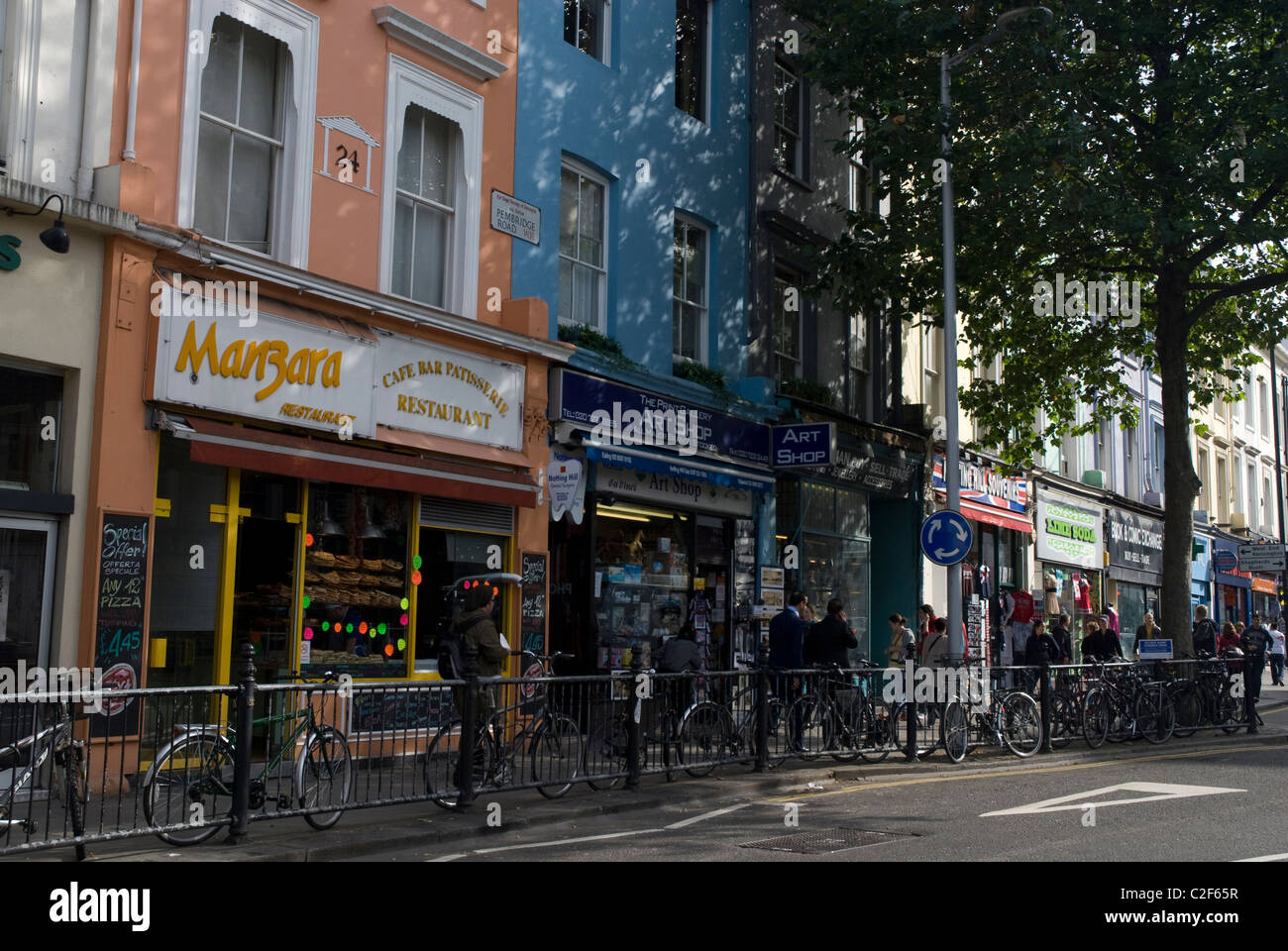 Negozi e boutique in Portobello Road London W11, England Regno Unito Foto Stock