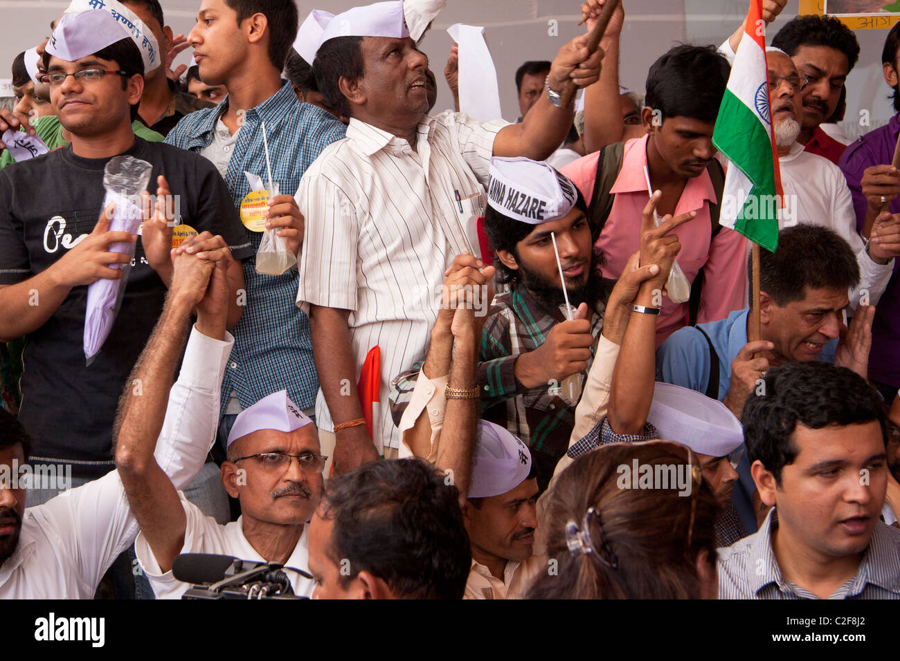 Anna Hazare sostenitori ad Azad Maidan in Mumbai (Bombay), Maharashtra, India, Asia. Foto Stock