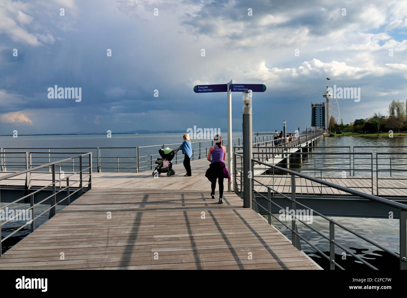 Il Portogallo, Lisbona: camminare a lungo il fiume Tago nella nazione del Parco Foto Stock