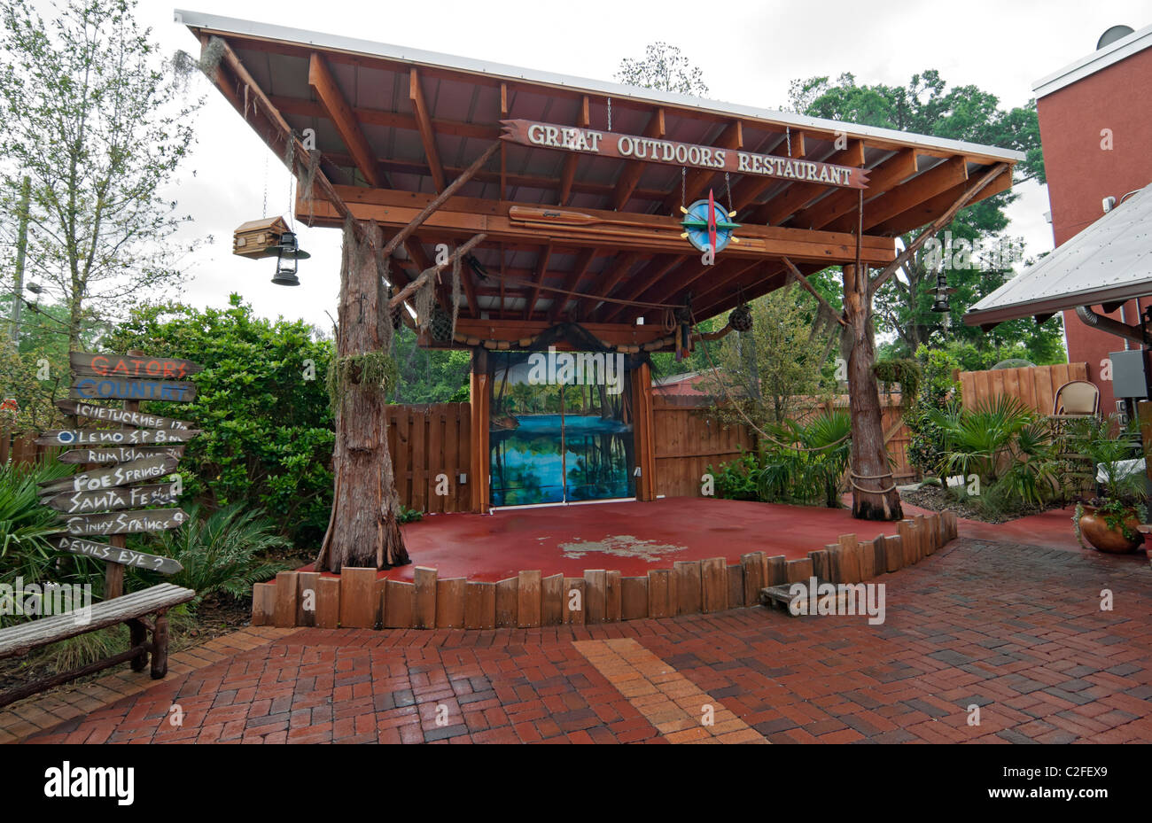 Il grande ristorante all'aperto area patio esterna in alta Springs Florida Foto Stock