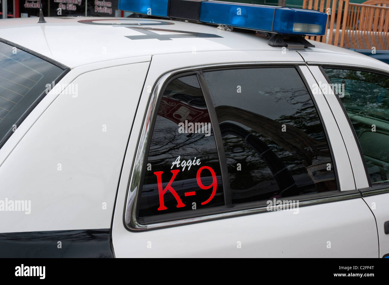 Segno nella finestra di K-9 auto della polizia che mostra il nome del cane come Aggie. Alta Springs, in Florida. Foto Stock