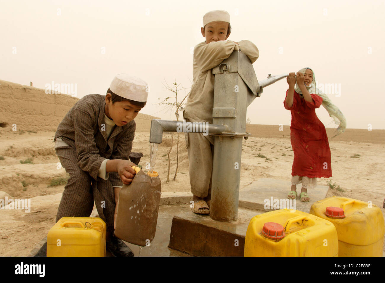 Un punto di acqua in un villaggio vicino a Kunduz, Afghanistan Foto Stock