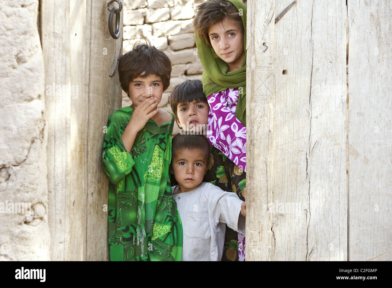I bambini che hanno perso la loro madre e due fratelli, Kanam, Afghanistan Foto Stock