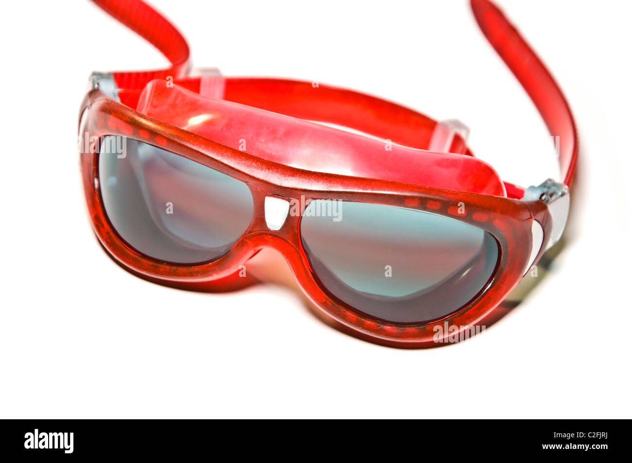 Coppia di grande rosso occhiali da nuoto isolato su bianco. Foto Stock