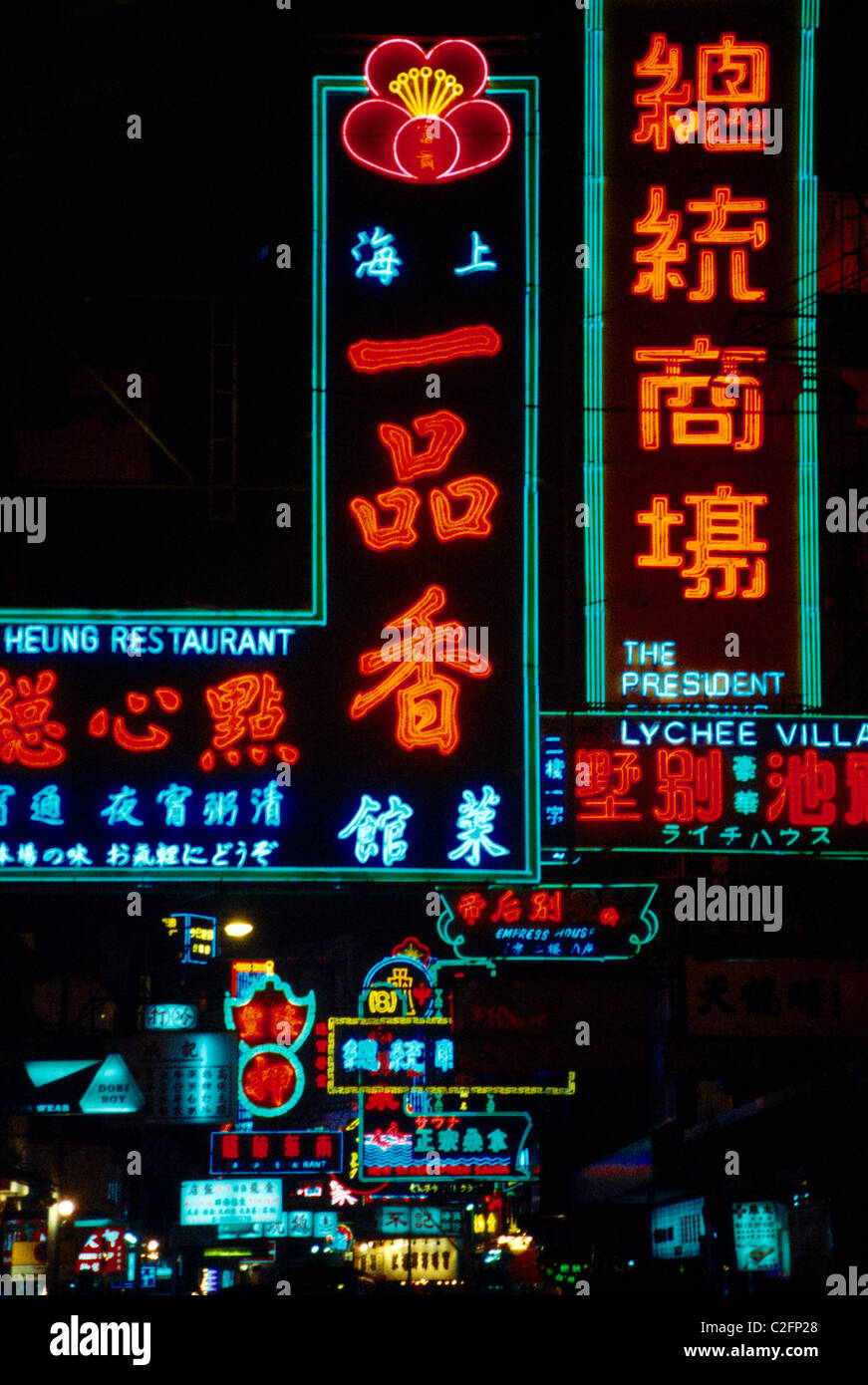 Il distretto centrale di Hong Kong di notte sul mercato delle luci Foto Stock