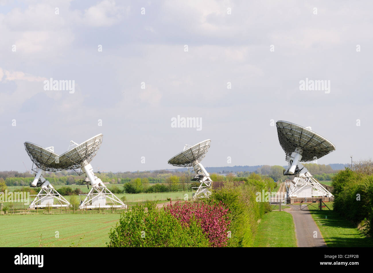 Radio telescopi presso la Mullard Radio Astronomy Observatory, Signori Bridge, Barton, Cambridgeshire, England, Regno Unito Foto Stock