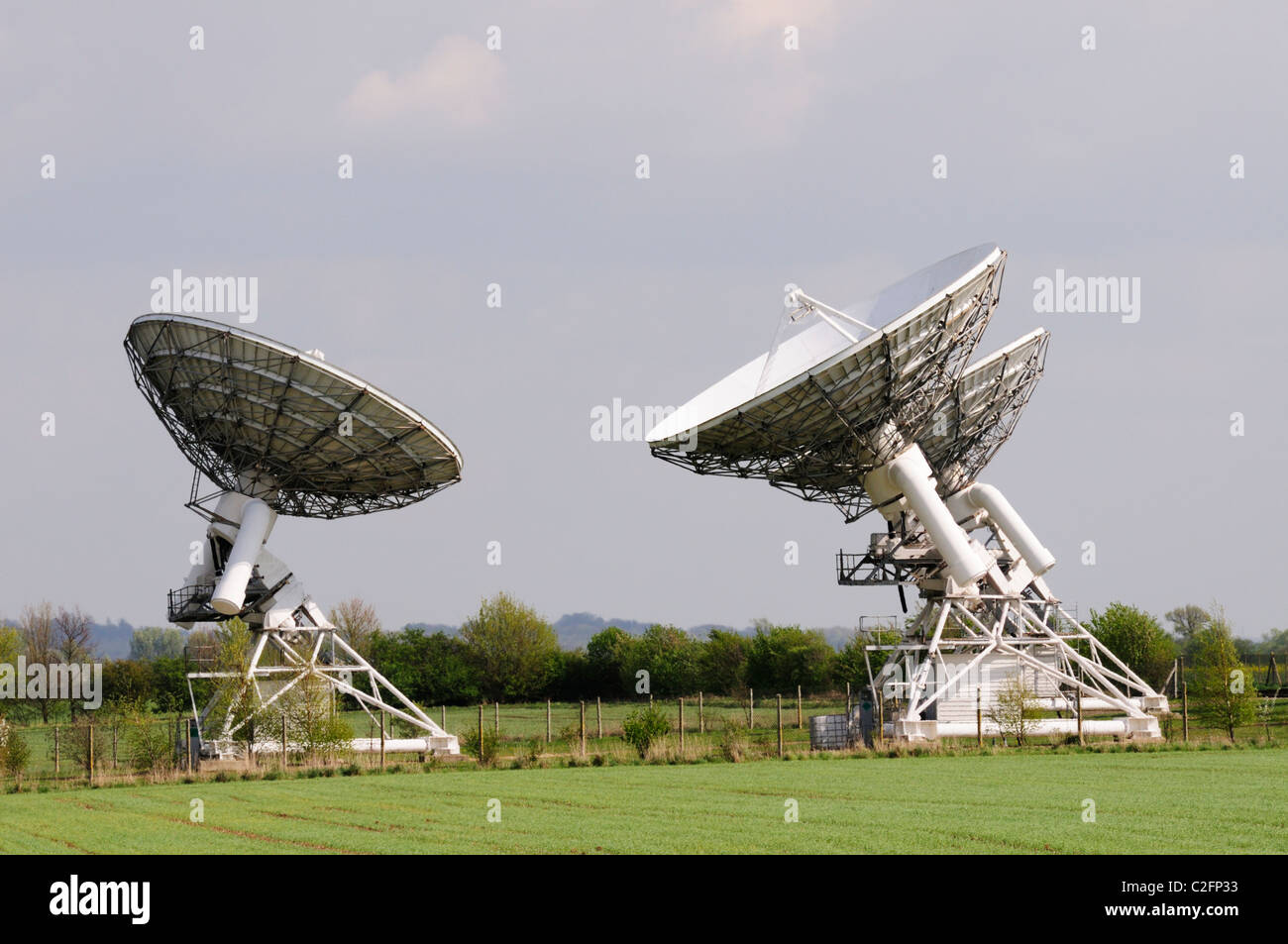 Radio telescopi presso la Mullard Radio Astronomy Observatory, Lord's Bridge, Barton, Cambridgeshire, England, Regno Unito Foto Stock