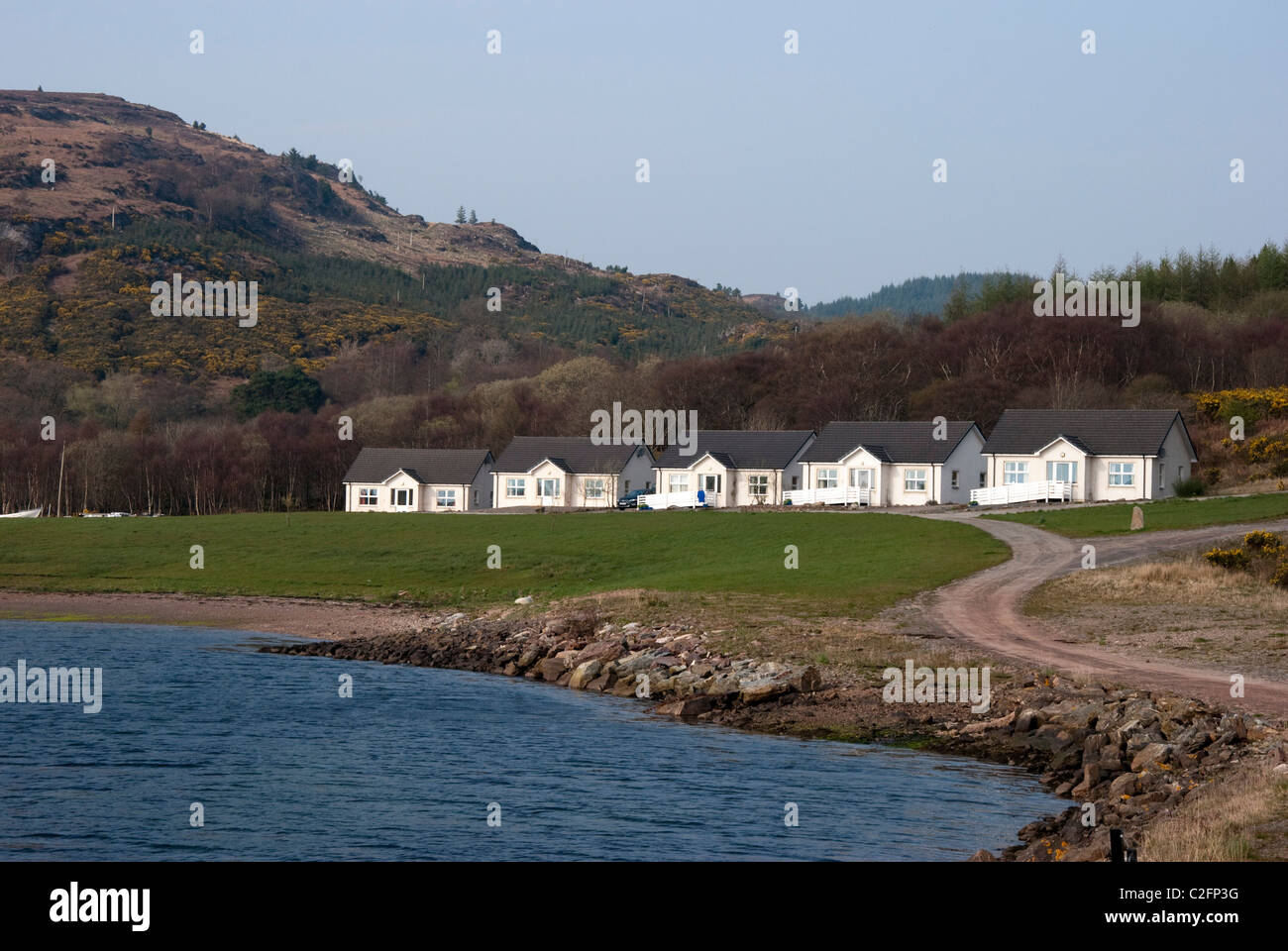 Cinque White Self Catering Holiday Cottages Portavadie Marina Bar Ristorante & Holiday Complex Argyll Scotland Regno Unito Regno Unito Foto Stock