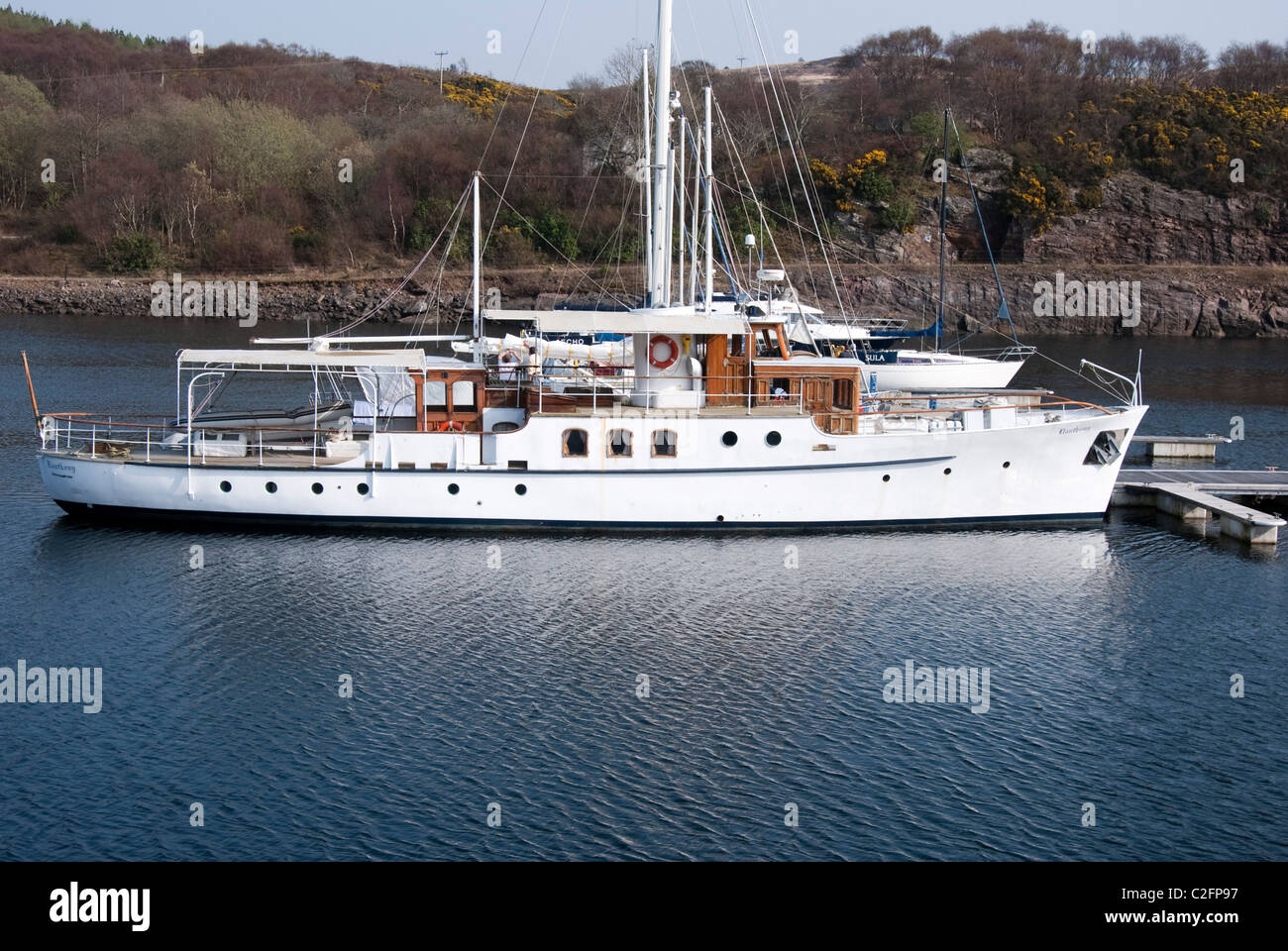 Motor Yacht ormeggiati di Llanthony a Portavadie Marina vicino a Colintraive hotel Argyll & Bute Scozia UK Regno Unito Foto Stock