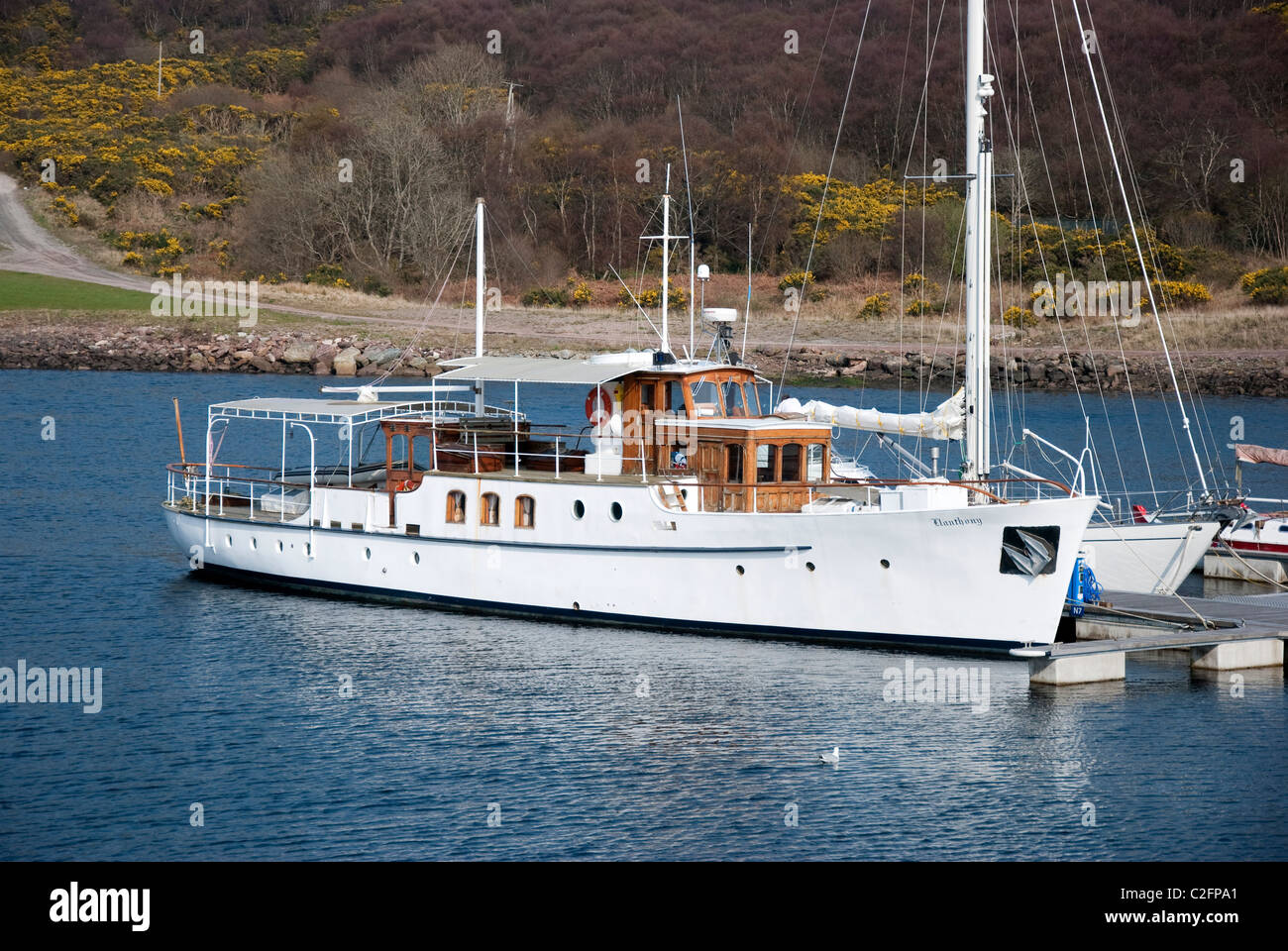 Motor Yacht ormeggiati di Llanthony a Portavadie Marina vicino a Colintraive hotel Argyll & Bute Scozia UK Regno Unito Foto Stock