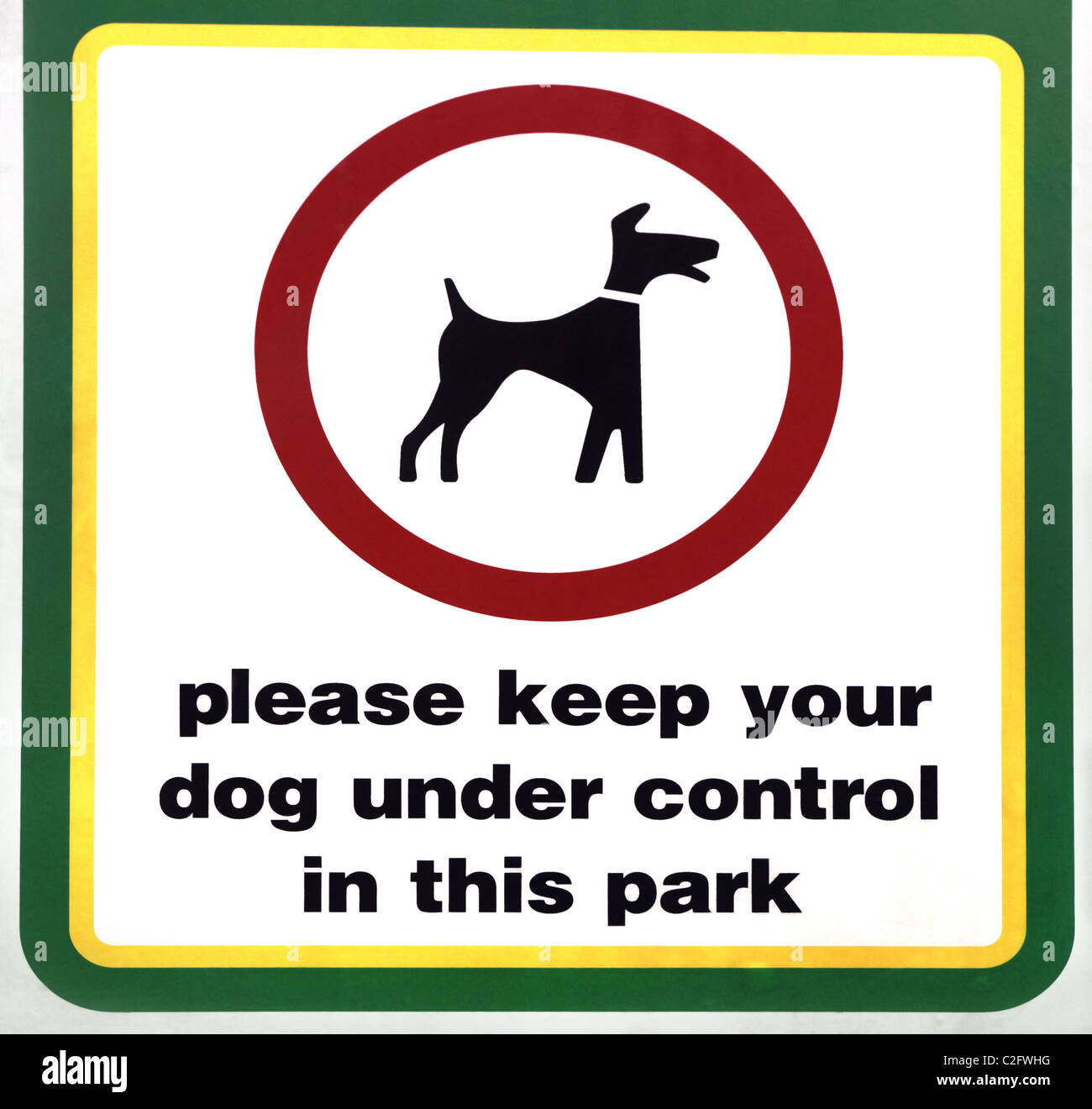 Avviso per tenere il cane sotto controllo nel parco nella custodia inferiore tipo Foto Stock
