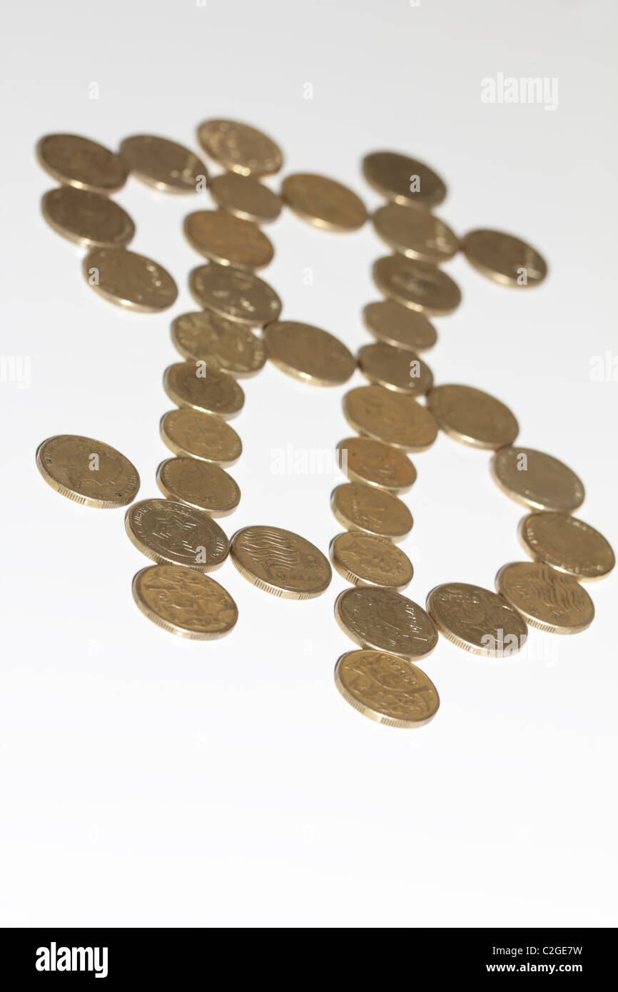 Segni di dollaro composto da oro monete australiano su bianco Foto Stock