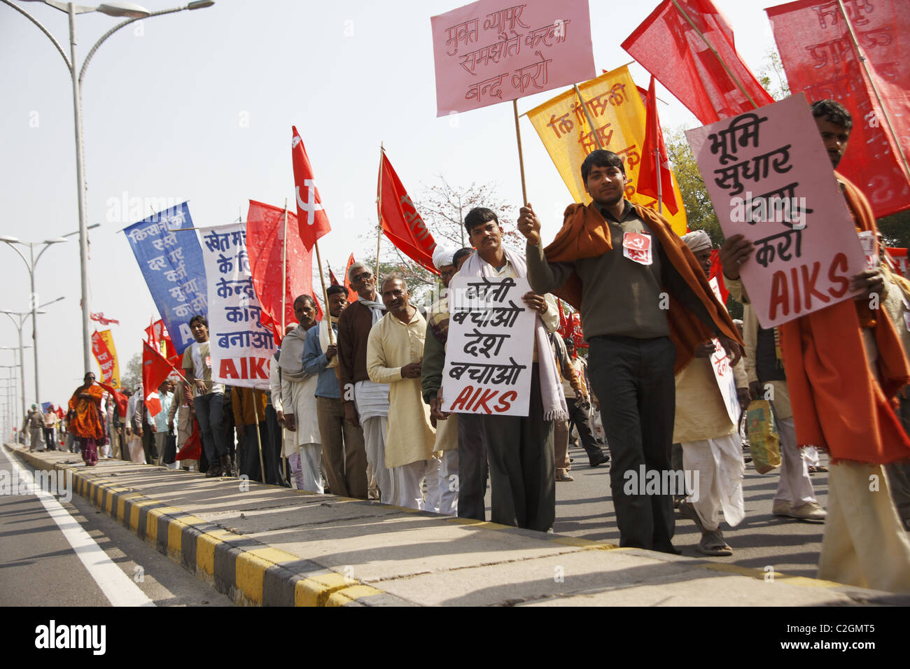 L' India , Delhi, 20110310, Demo der AIKS ( Tutti India Kisan Sabha + AIAWU - Tutti India lavoratore agricolo Umio ) Foto Stock