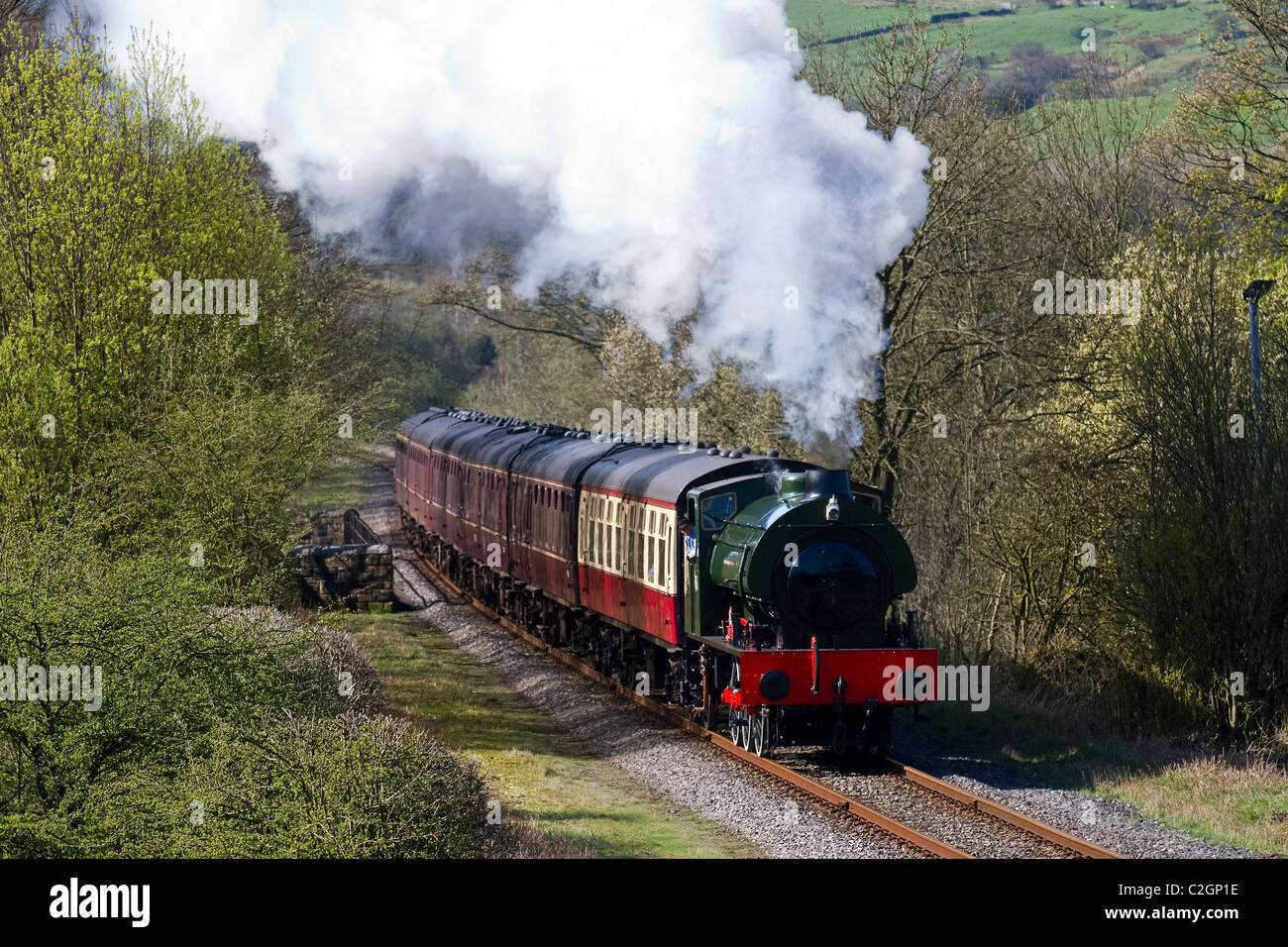 1940s 40s Sapper austerity locomotiva 0-6-0  wartime fourties Steam loco sulla East Lancashire Railway. Burrs Country Park, Bury, Regno Unito Foto Stock