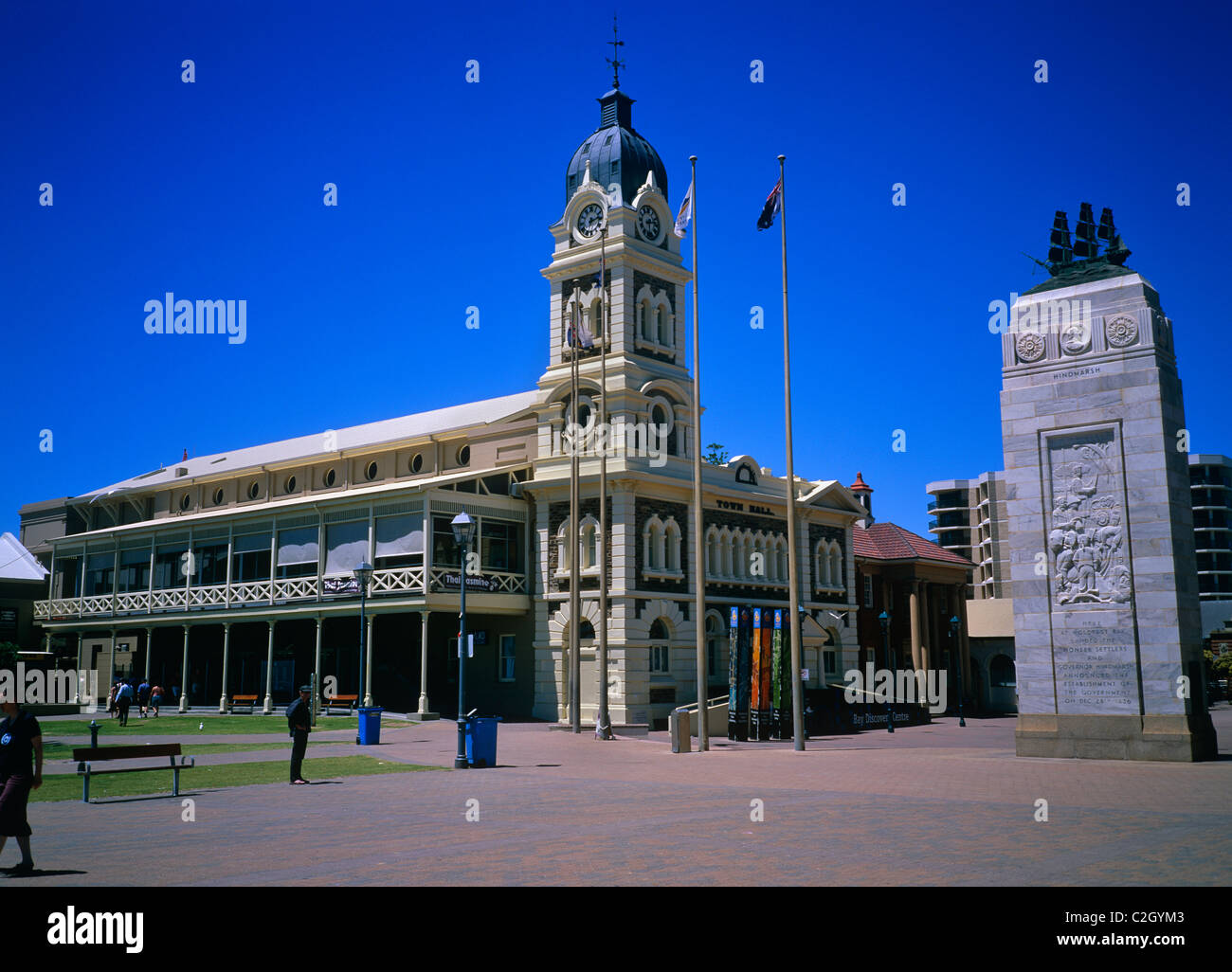 Glenelg maggiori informazioni in inglese è una spiaggia molto popolare-lato borgo del South Australian Capital di Adelaide. Il municipio è sito in Piazza Moseley. Foto Stock