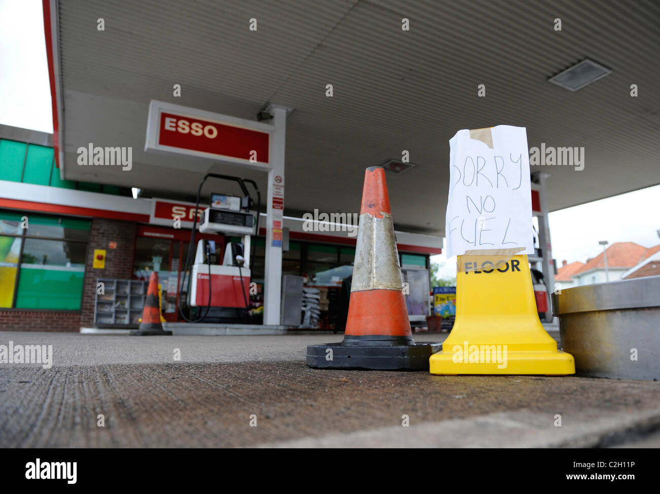 Una stazione di benzina con un cartello che diceva spiacente nessun carburante durante la fase di sciopero nazionale da trasportatori, REGNO UNITO Foto Stock
