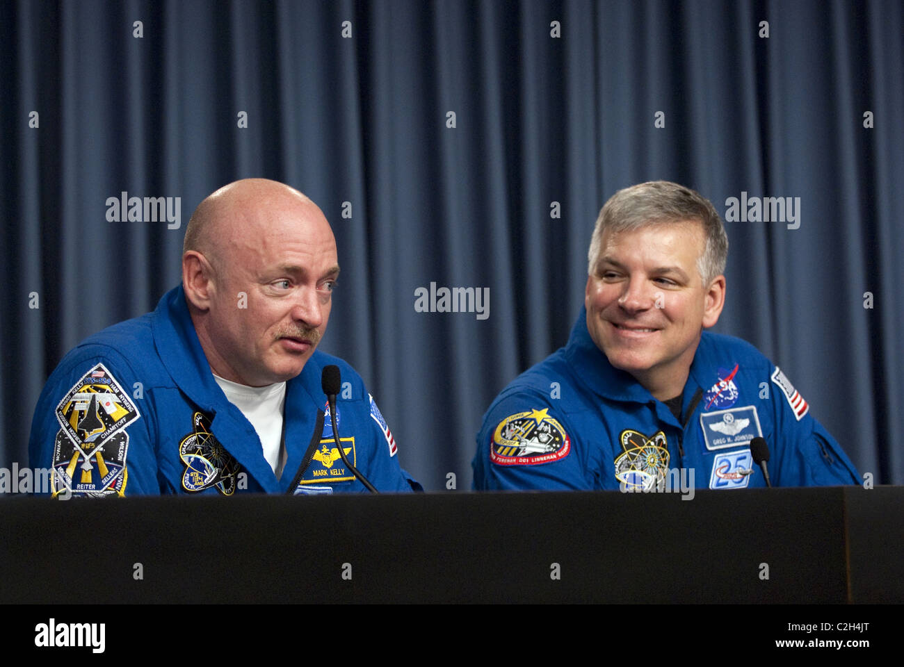 STS-134 Commander Mark Kelly e il pilota Greg H. Johnson Foto Stock
