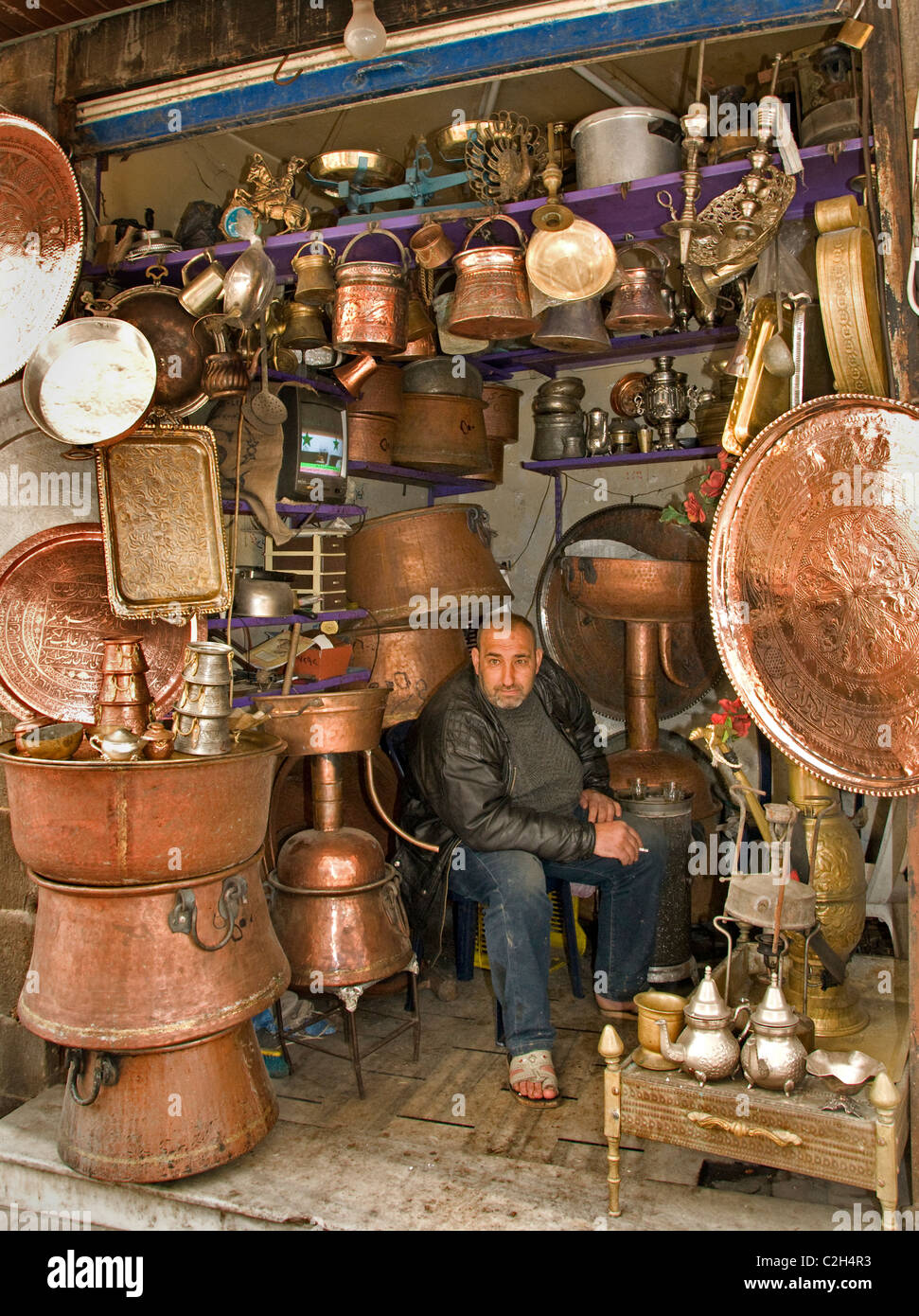 Homs Siria pot pentole in rame pan ottone souq di mercato Foto Stock