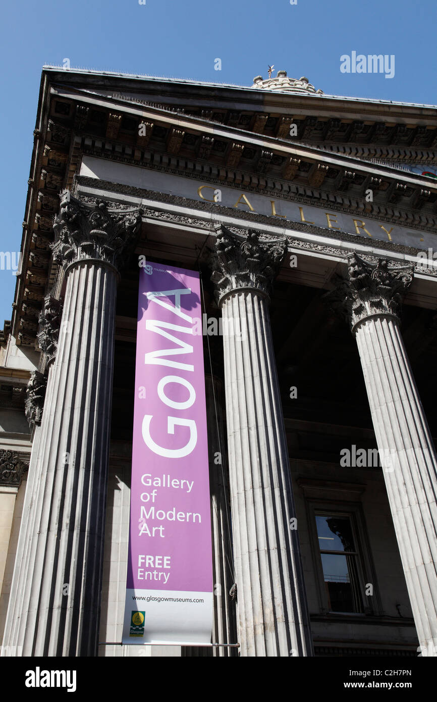Galleria d'Arte moderna Glasgow, banner pubblicitari ingresso gratuito, Royal Exchage Square, Glasgow centro città, Scozia, Regno Unito Foto Stock