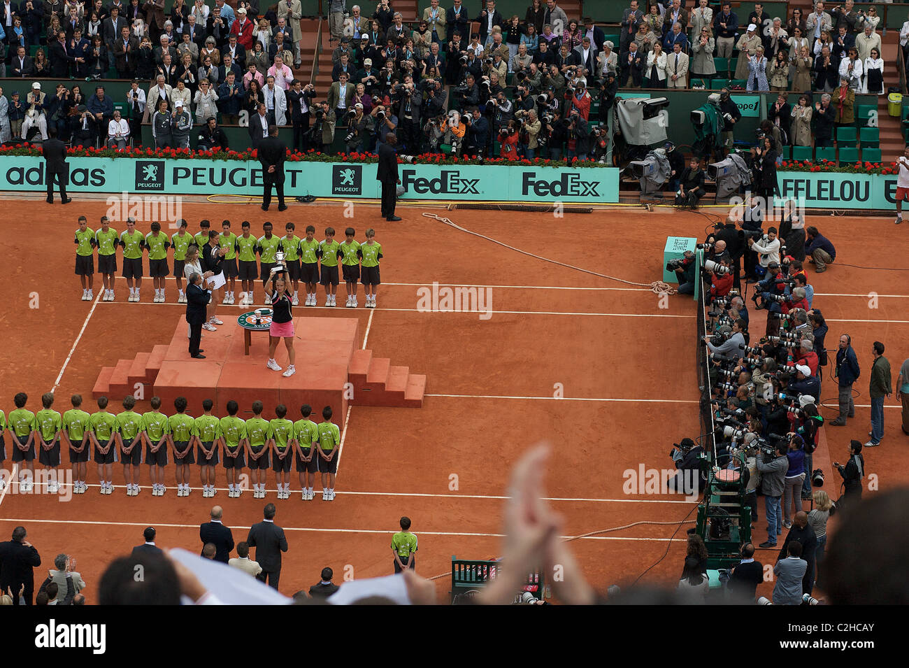 Svetlana Kuznetsova, Russia, durante la sua singolare femminile la vittoria finale su Dinara Safina, Russia, all'Open di Francia di Tennis Foto Stock