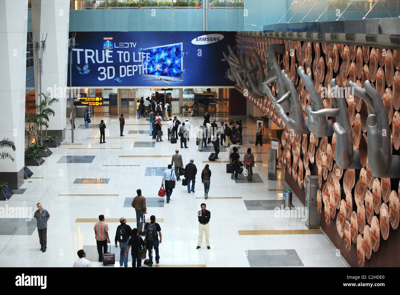 Persone all'aeroporto di Delhi India del Nord Asia Foto Stock